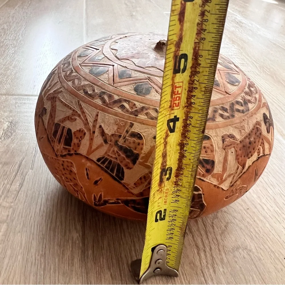 VINTAGE HAND‎ CARVED PERUVIAN GOURD FOLK ART / SOUTH AMERICAN ART
